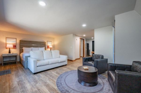 Cove Creek Lodge 109 Lakeside Executive King Suite